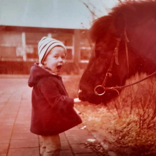 “First encounter” by Eveline Menke “First encounter” by Eveline Menke
